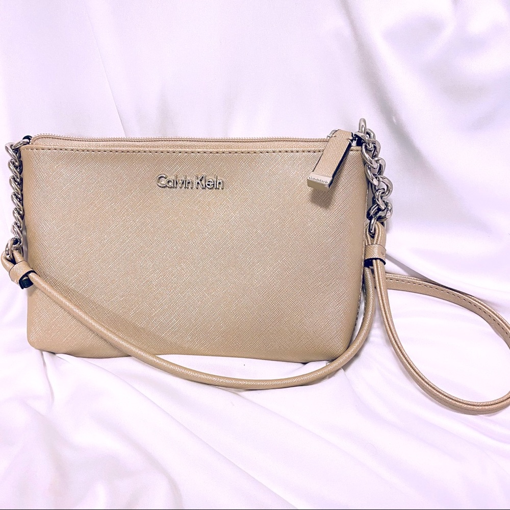 *SOLD ON DEPOP* CALVIN KLEIN LEATHER CROSSBODY BAG